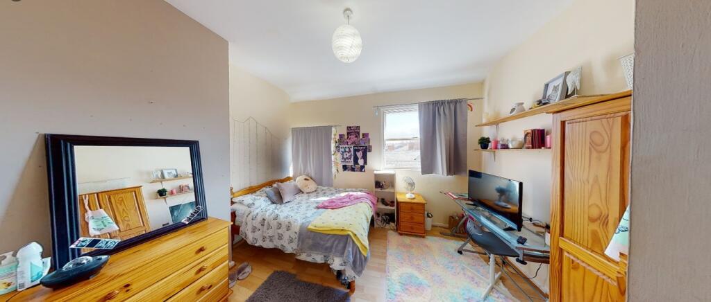 A spacious and inviting large double bedroom wi...