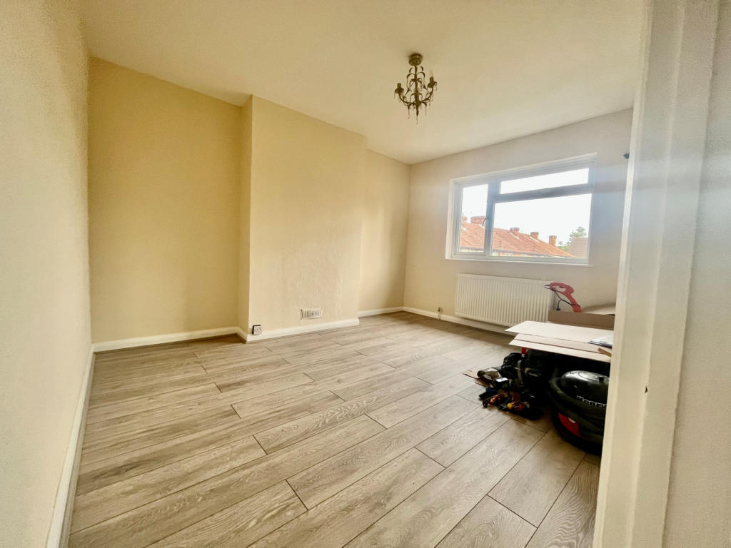 MAIN BEDROOM