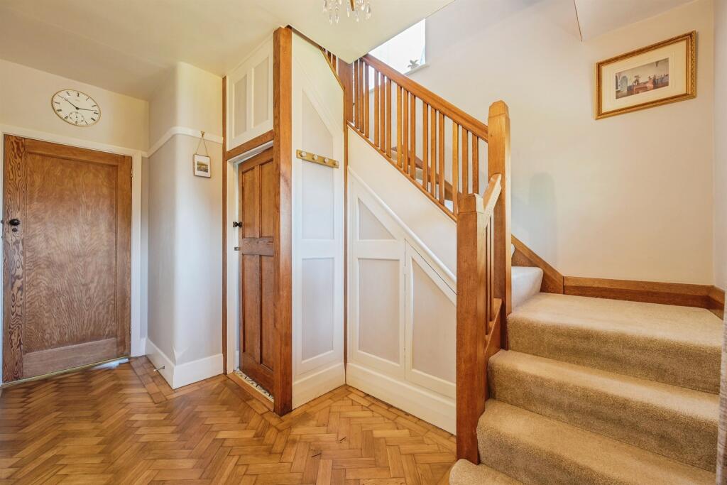 Entrance Hallway:
