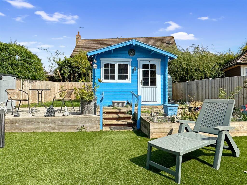 Detached Timber Cabin 688