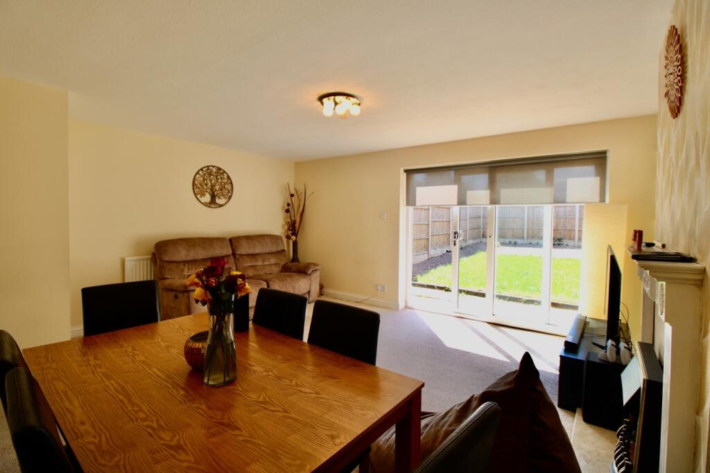 Lounge diner angle 2