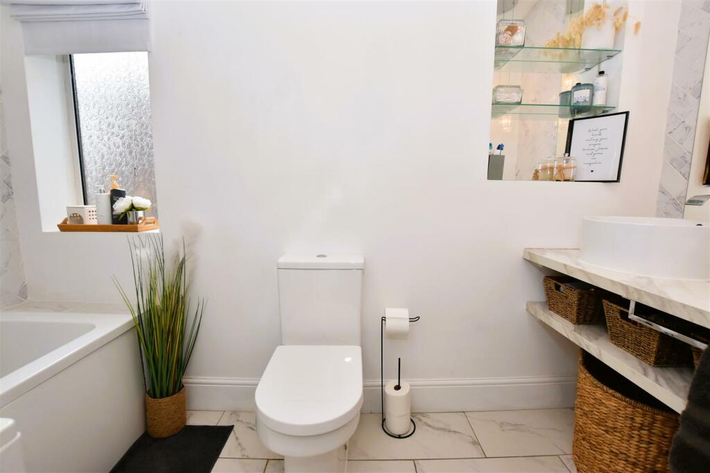 Bathroom.JPG