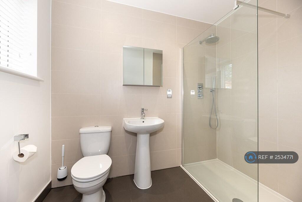 Master Bedroom En Suite