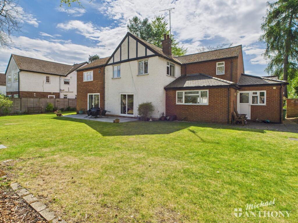 CAM02773G0-PR0281-STILL018