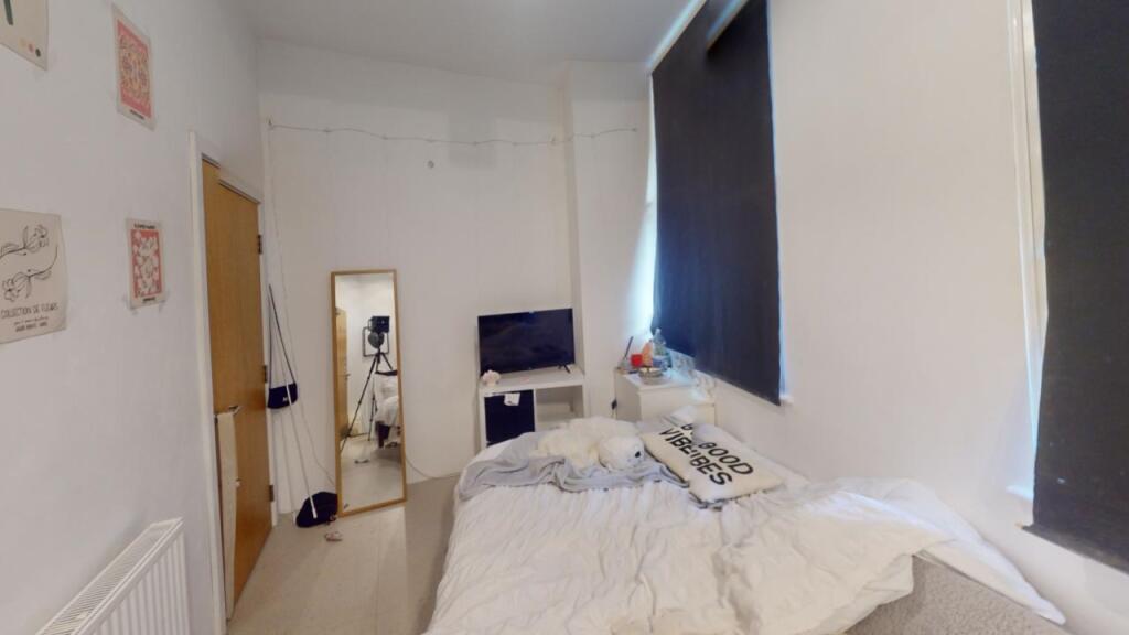 Flat-4-Barker-Gate-Bedroom 10