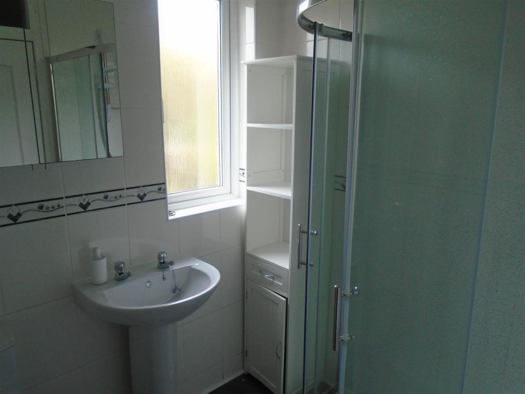 29FirthViewTerraceShowerroom.JPG