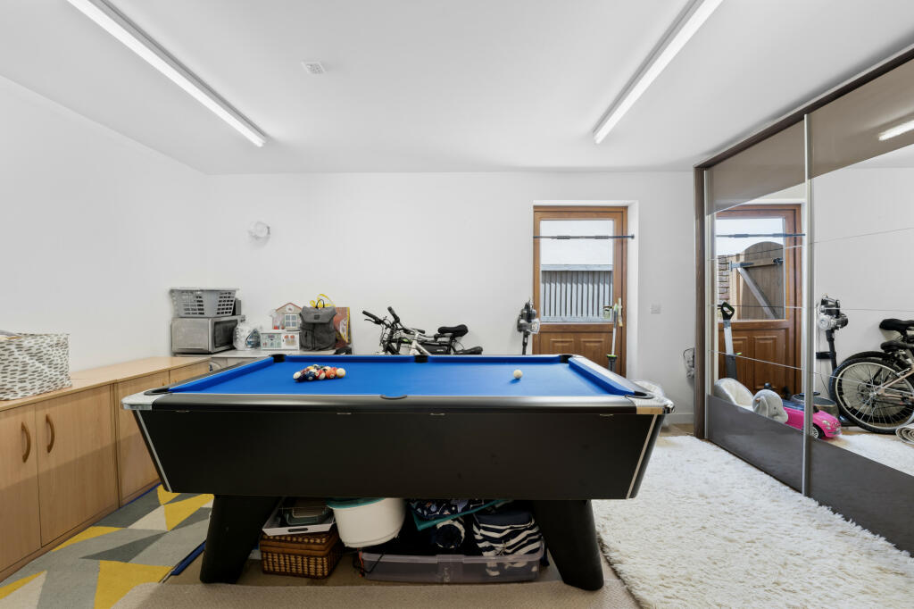 Garage/Games room
