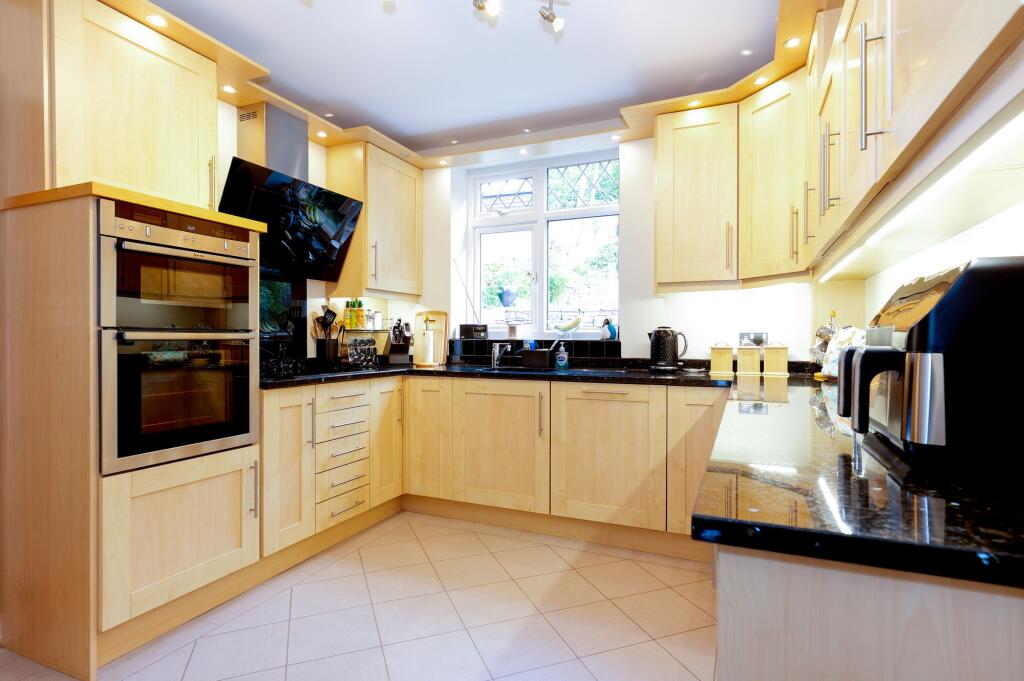 LOUNGE KITCHEN AND DINING ROOM