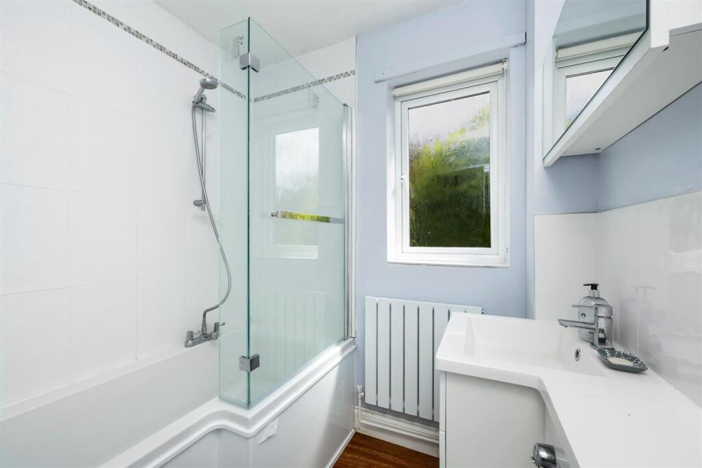 Hassocks Lodge 16 BATHROOM A.jpeg