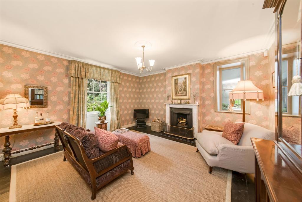 SITTING ROOM