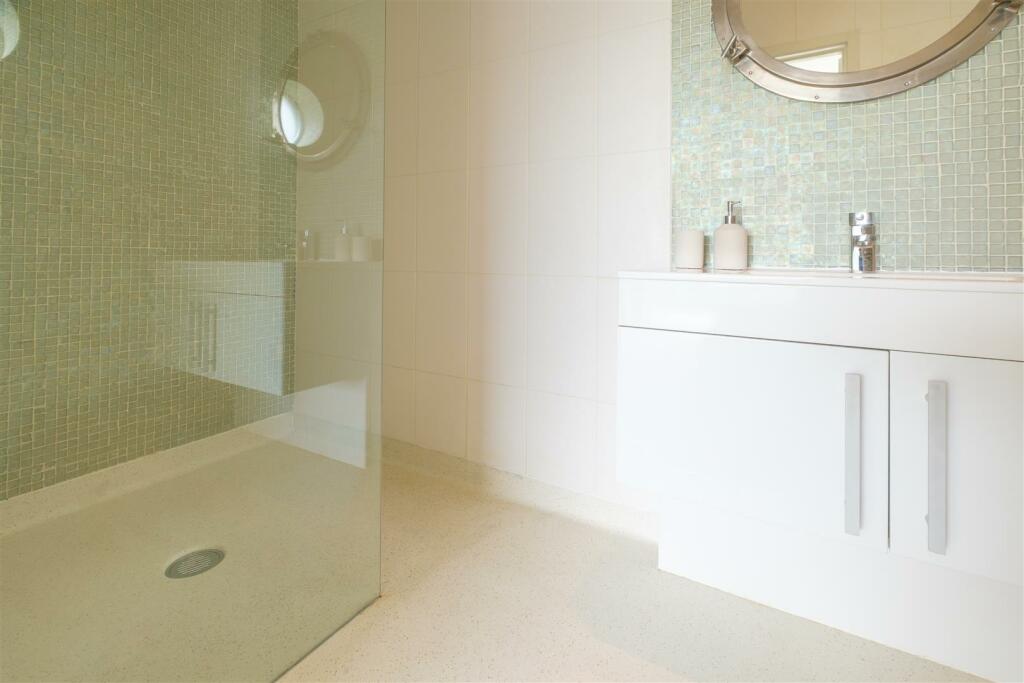 Parry Tranquil Place Looe58.JPG
