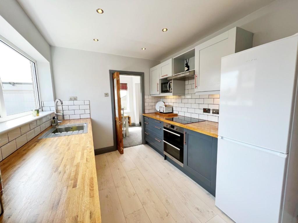 Kitchen 1.jpg