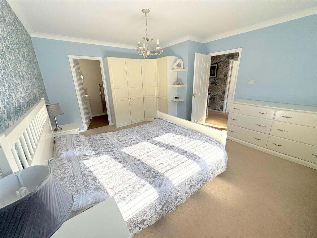Bedroom 2b.jpg