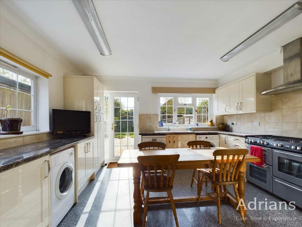 KITCHEN /