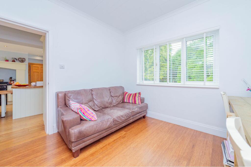 Office / Bed&#39; Five