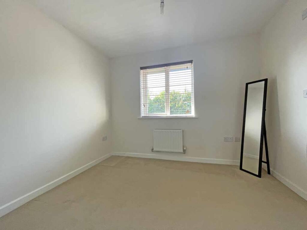 Cobham Close 49 - Bed 2.jpg