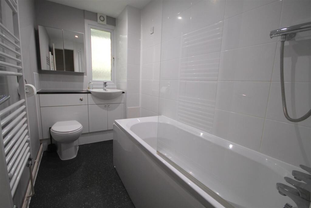 TB Bathroom.JPG