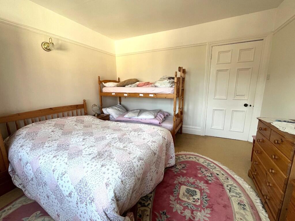 Pink bedroom 4