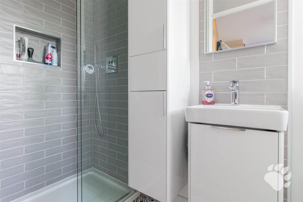 Ensuite to Master Bedroom