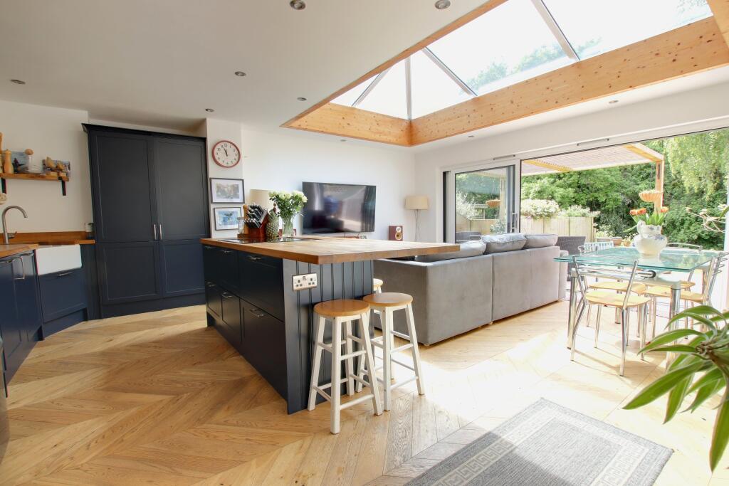 KITCHEN/DINER/FAMILY ROOM