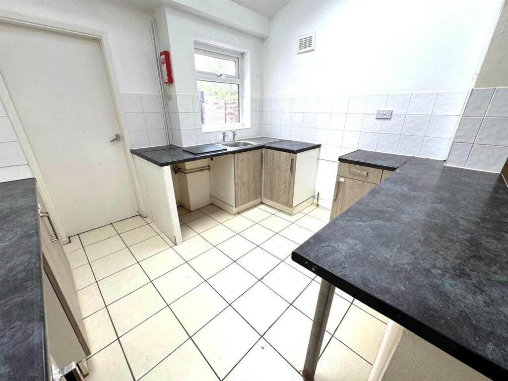 Kitchen Pic 1
