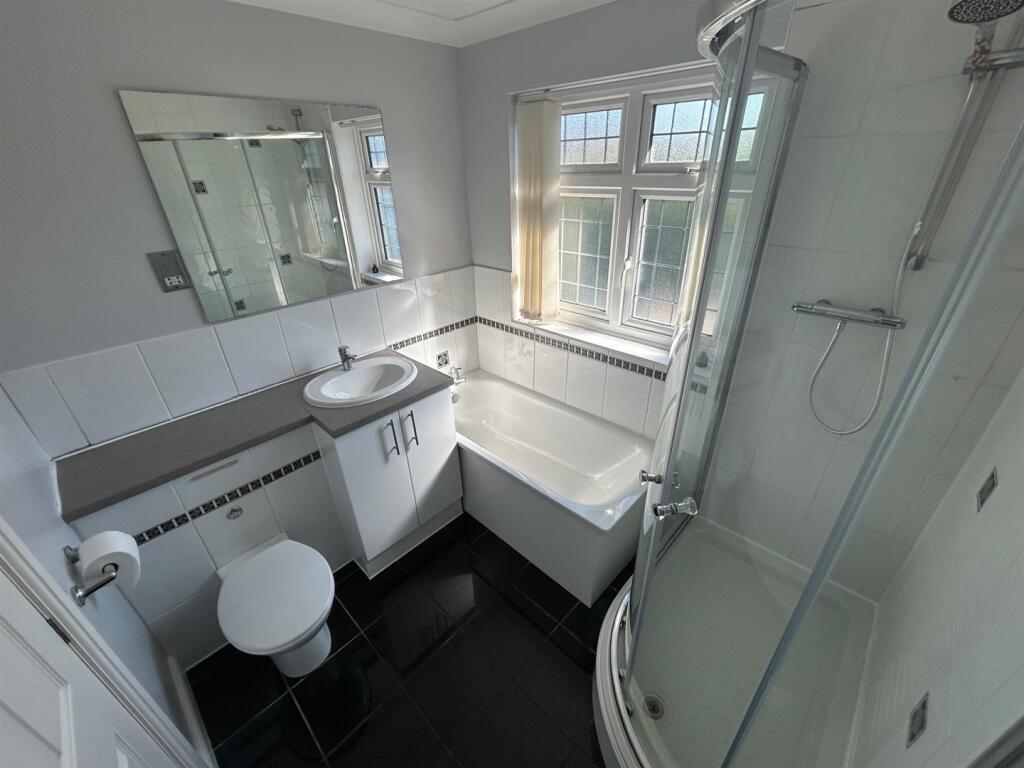 bathroom 2.jpg