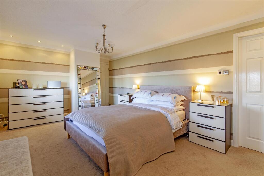 Bedroom 1-2.jpg