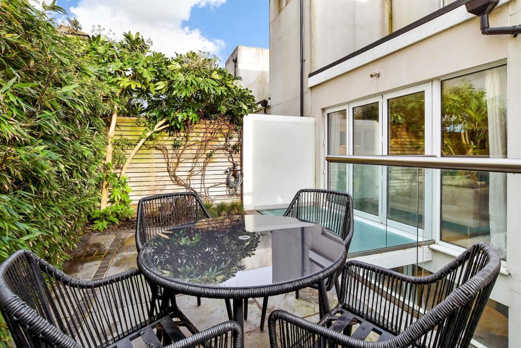 External Lifestyle Photograph