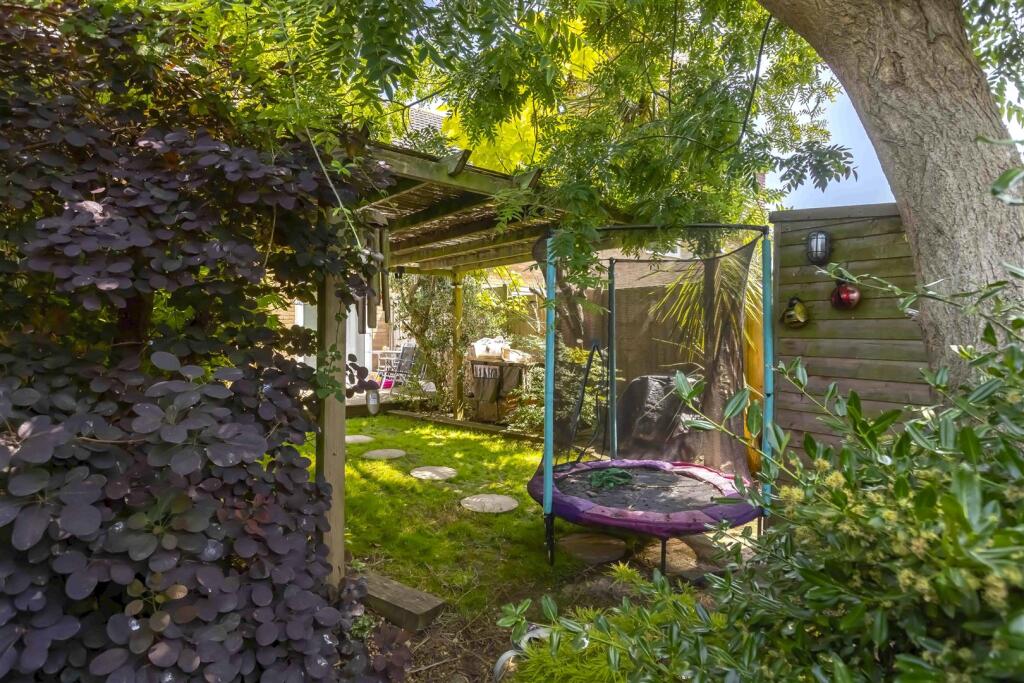 Lenhurst Garden_3.jpg