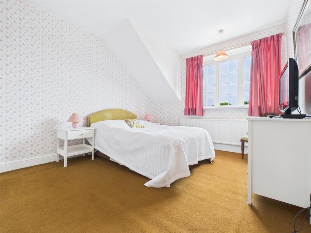 BEDROOM 4