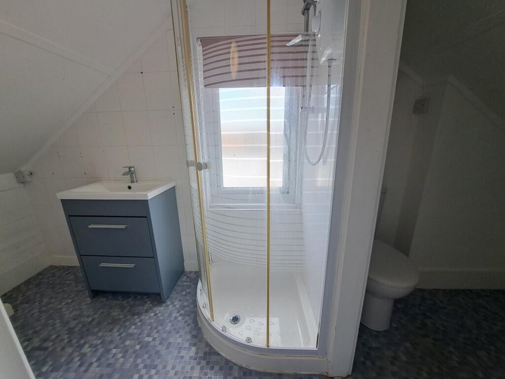 EN SUITE SHOWER/WC