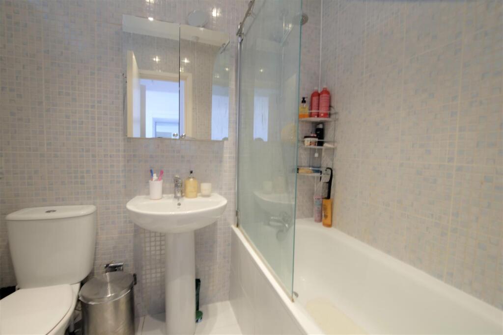 DSCF4295- Bathroom.jpg