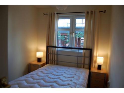 22-1 Duff Street Bed2.JPG