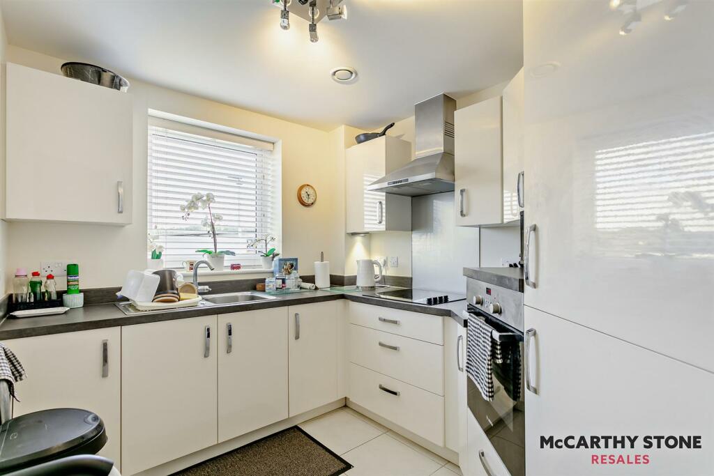 Kitchen: