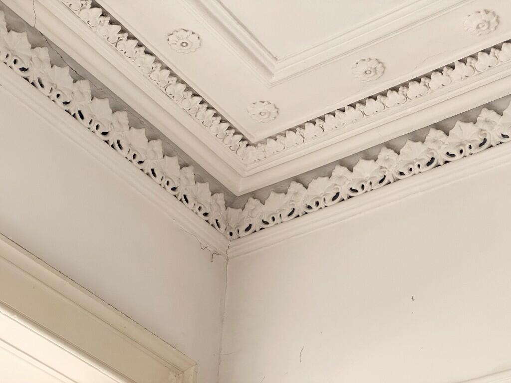 Cornice 1