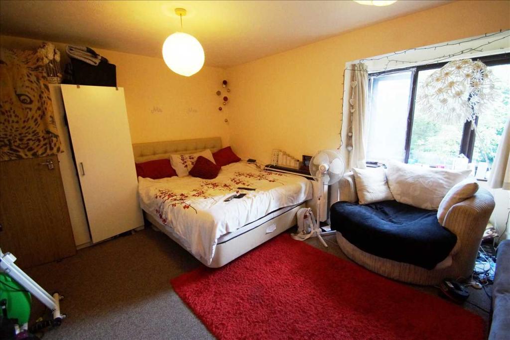 Studio Room