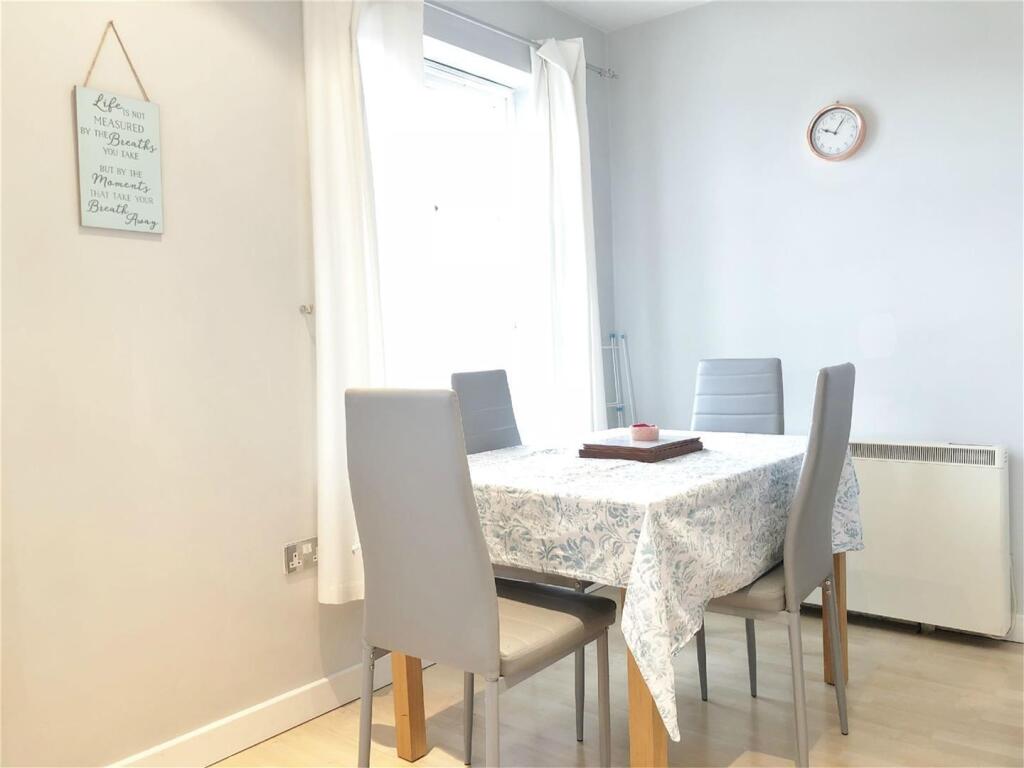 Dining Room photo.jpg