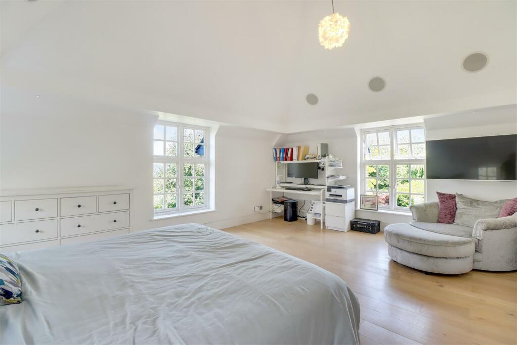 MAIN BED2.jpg