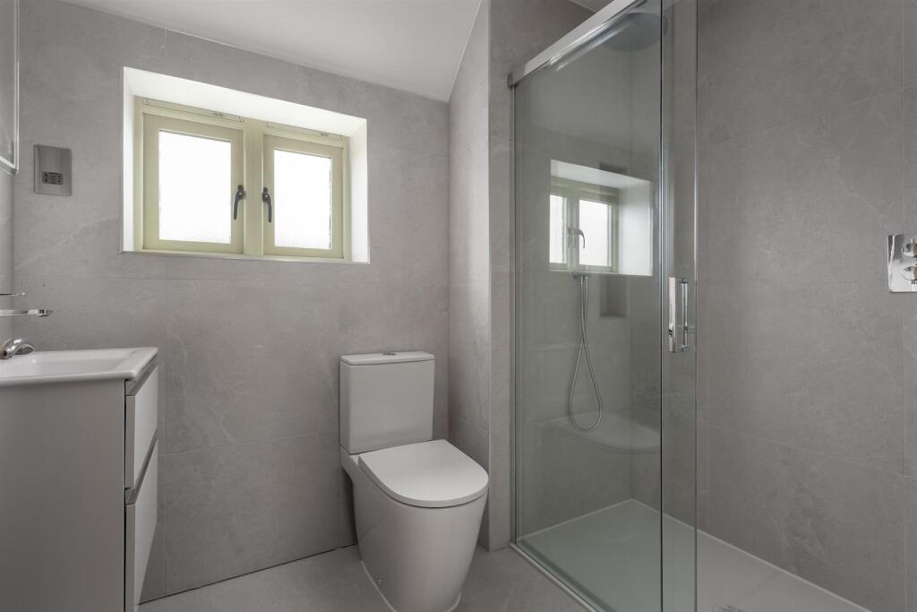 35 - Baddeley House - GL54 4NE - Web.jpg