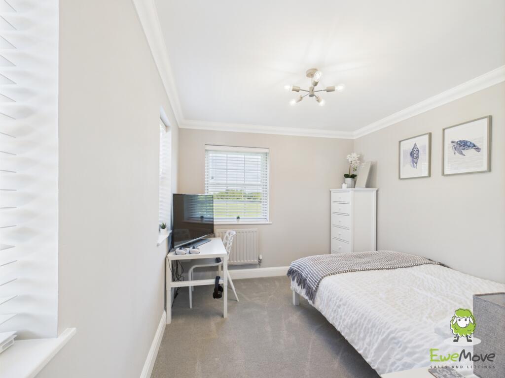 CAM03778G0-PR0247-STILL026