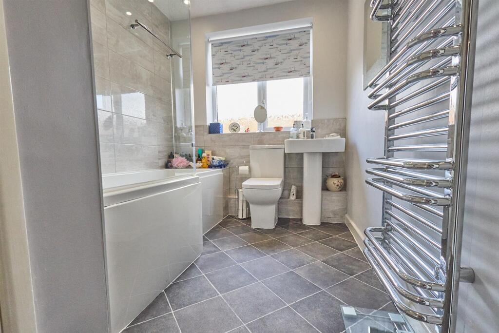 REFITTED BATHROOM TO REAR