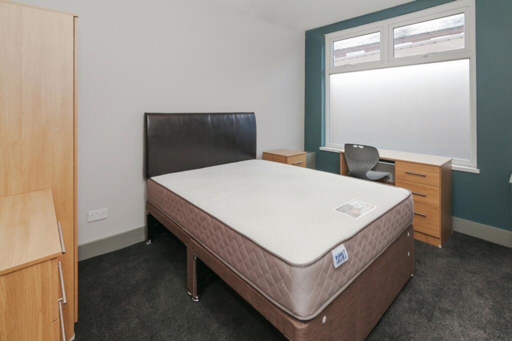 A bright and inviting double bedroom, perfect f...