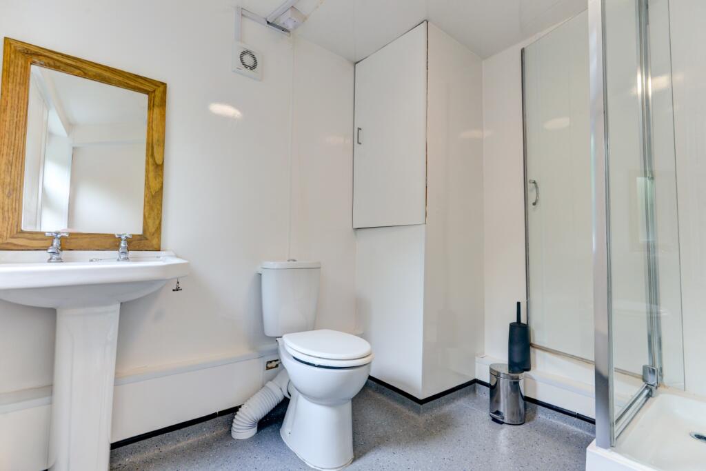 54 Argyle Road Bathroom 2