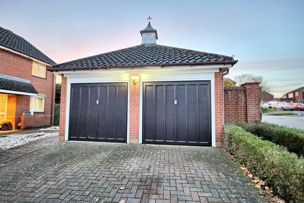 DOUBLE GARAGE