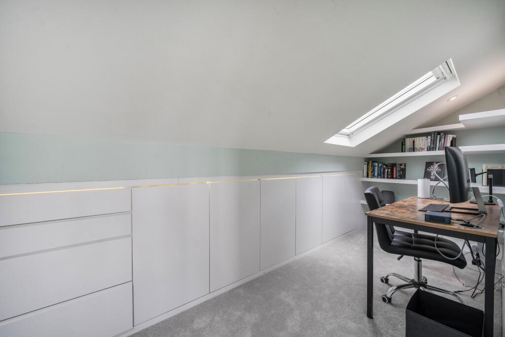 1305255-12-684068...