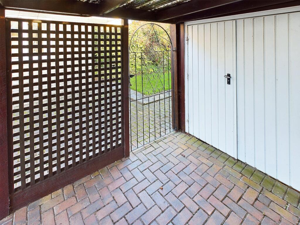 CAM04233G0-PR0010-STILL006