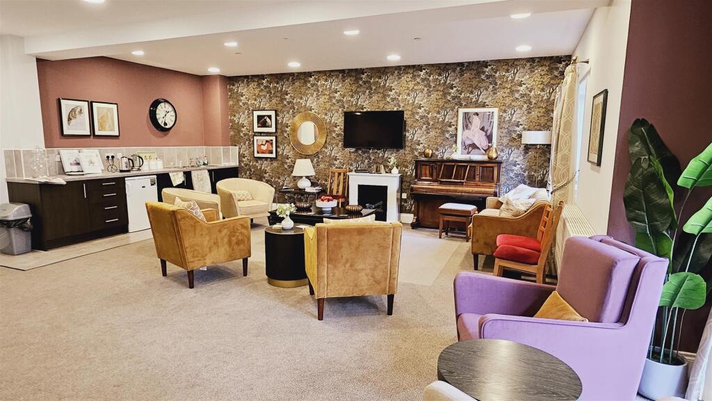 Communal Llounge.jpg