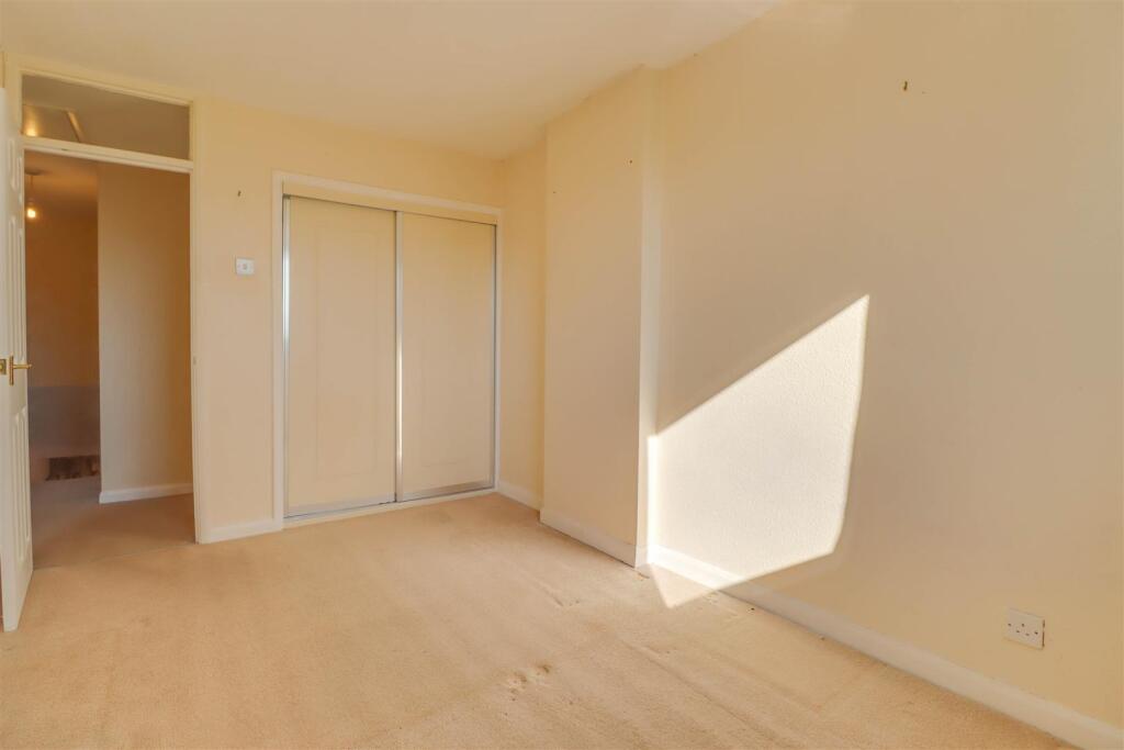 18 HIGHCLIFFE WAY 2025-13.jpg