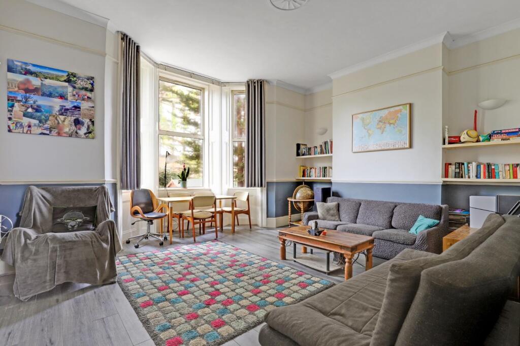 05-9317JHPropWorld - FLat 2, 76 Lawrie Park Road -