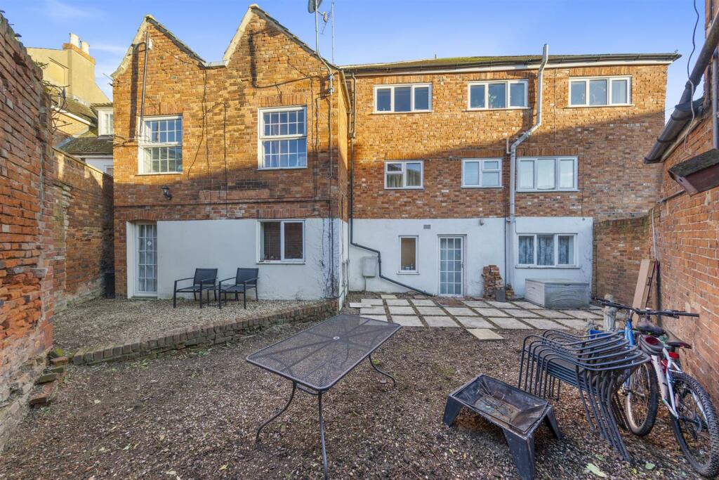 Flat5-10SilverStWeb05.jpg